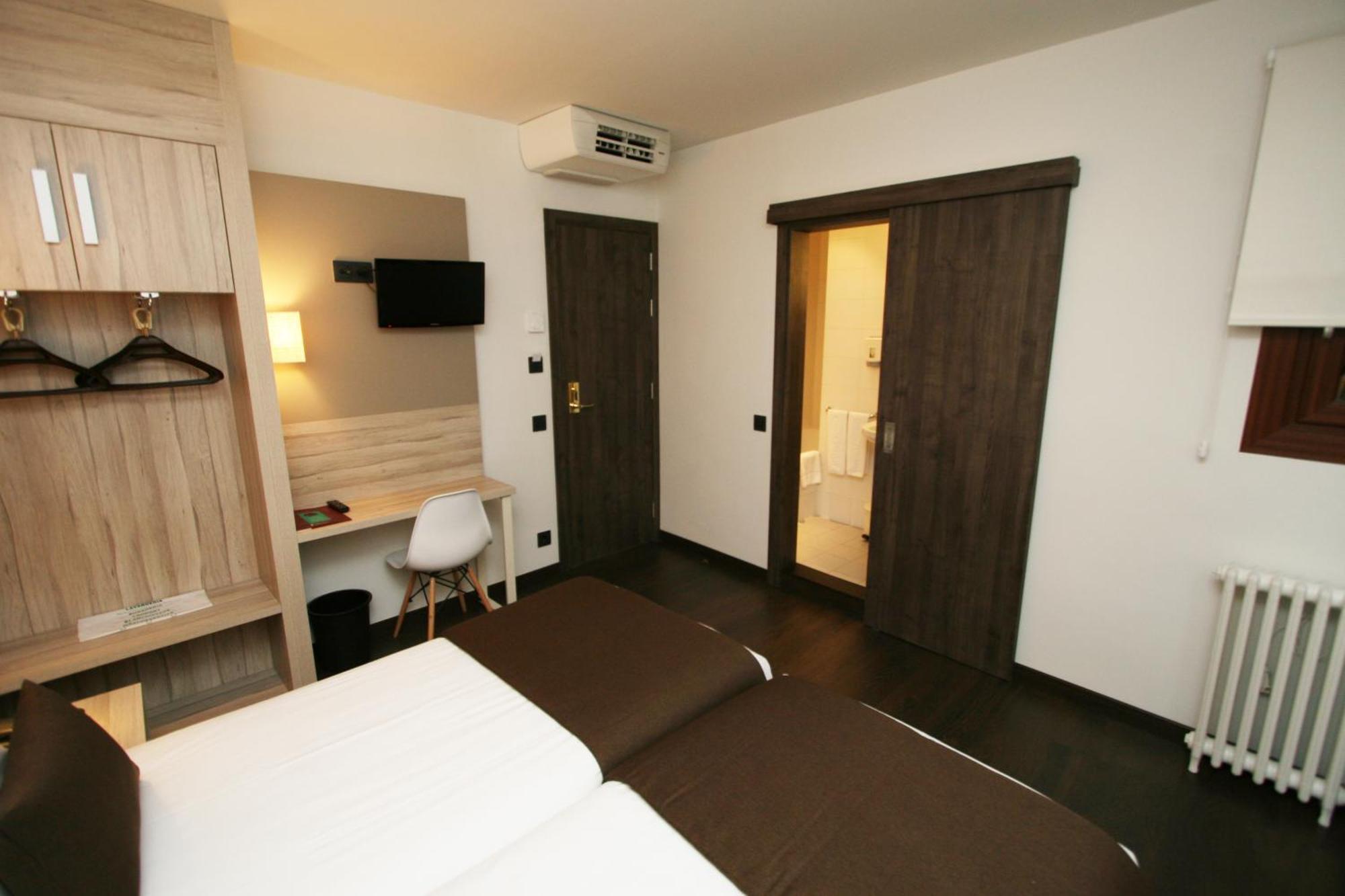 Double or Twin Room Interior