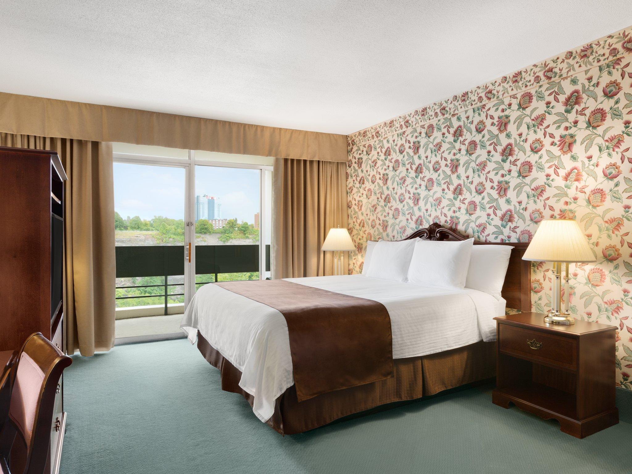 King Room with One King Bed - River Side - Non-Smoking
