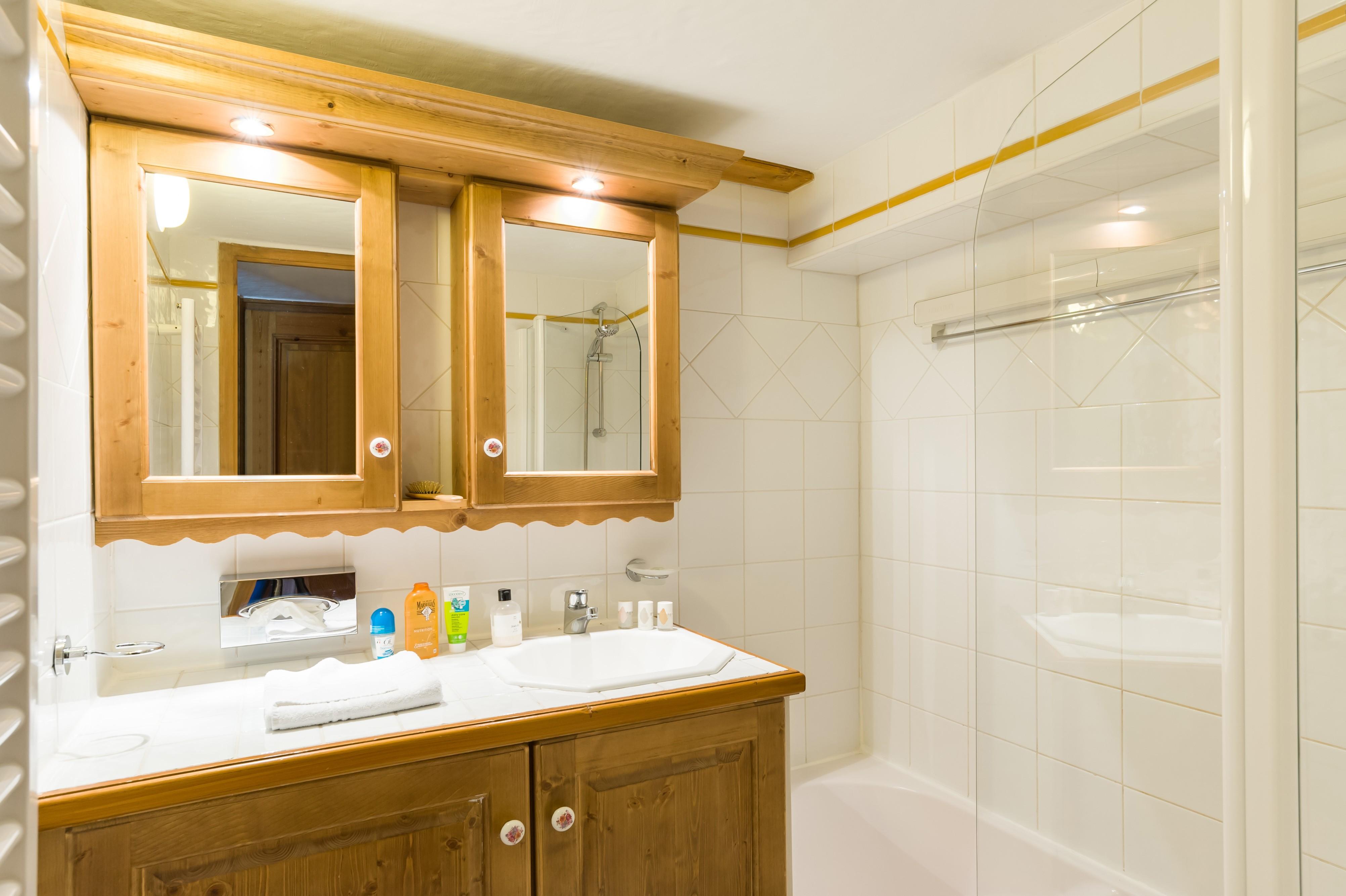 Two-Bedroom Apartment Balcony,1278126841:JPEG