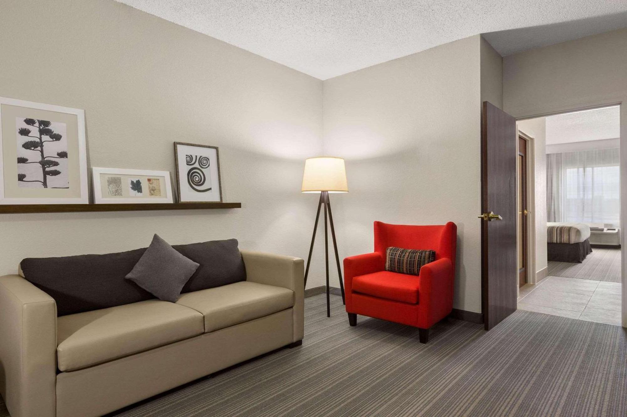 One-Bedroom Queen Suite Non-Smoking