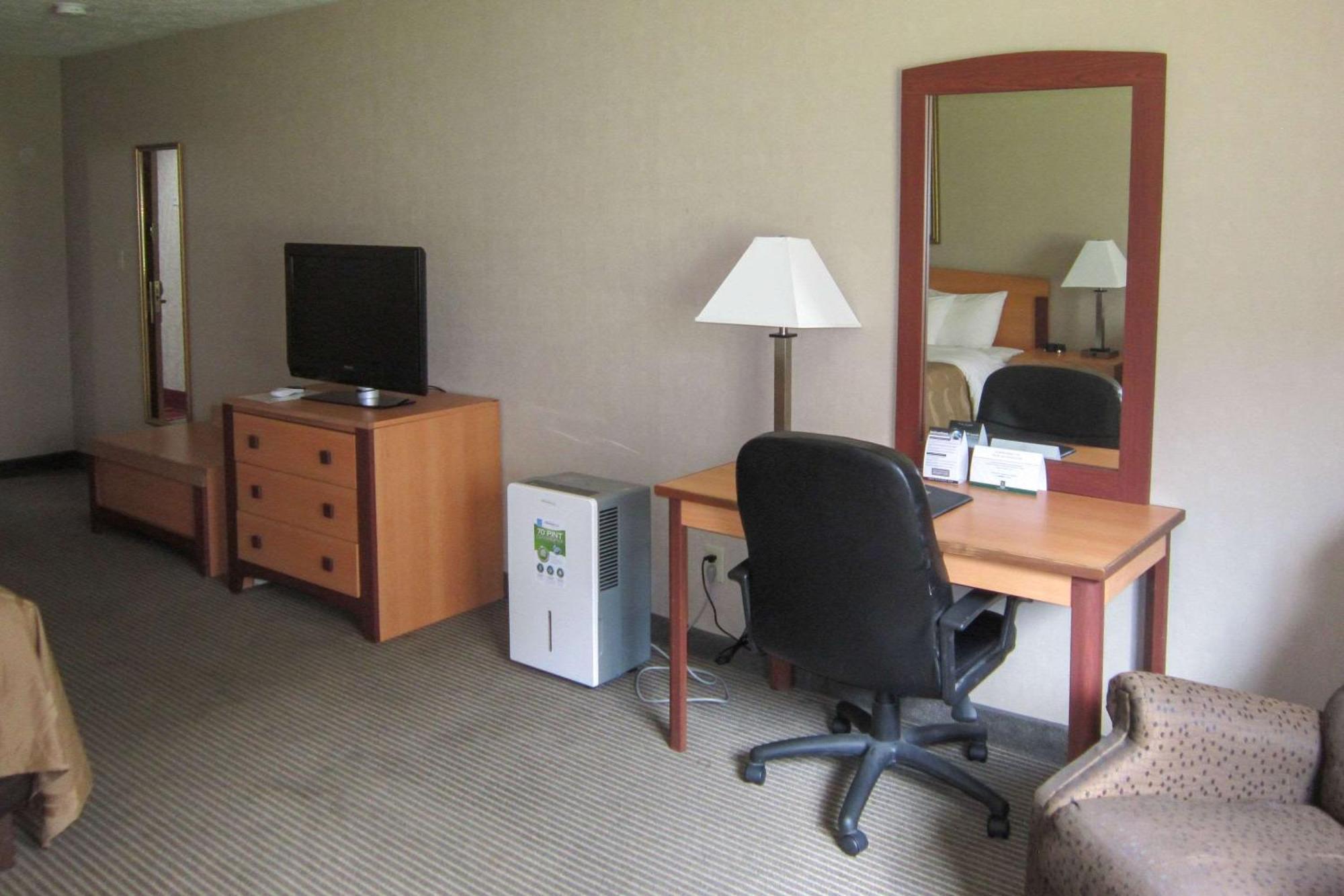Queen Room Two Queen Beds First Floor or Non-Smoking
