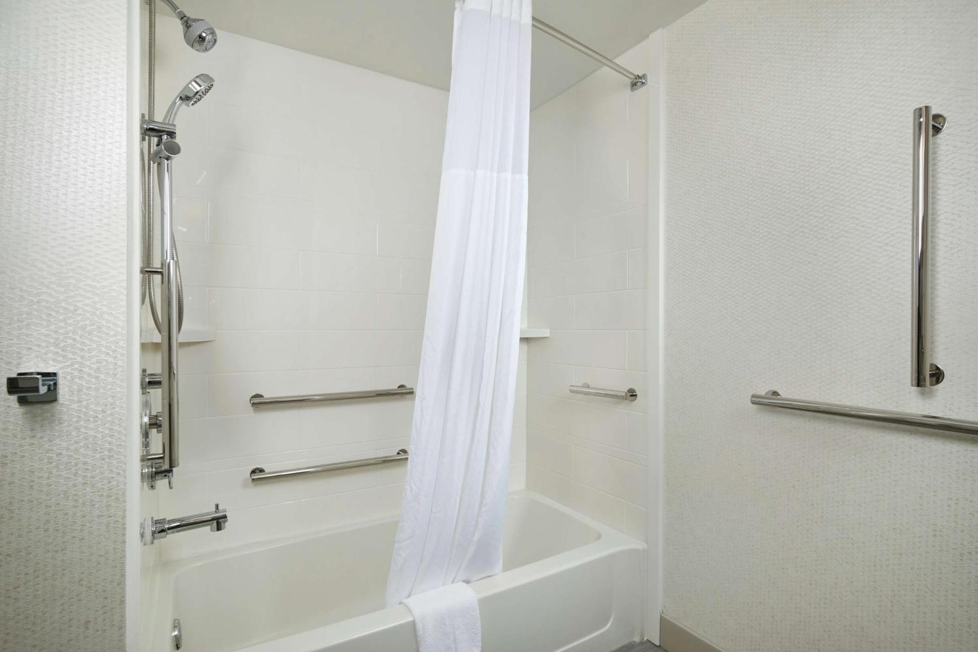 King Room - Mobility Access/Non-Smoking