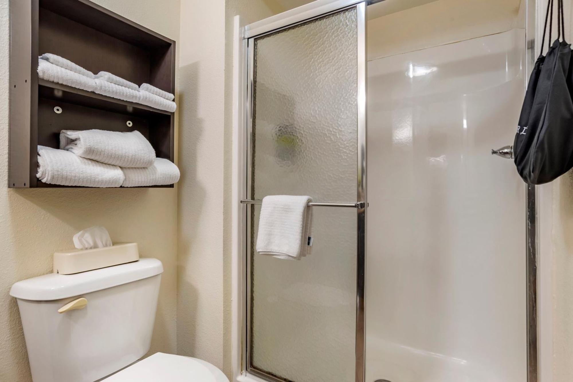 One-Bedroom Queen Suite