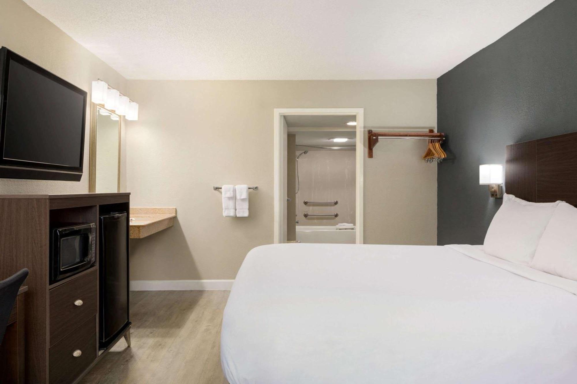 King Room - Mobility Access/Non-Smoking