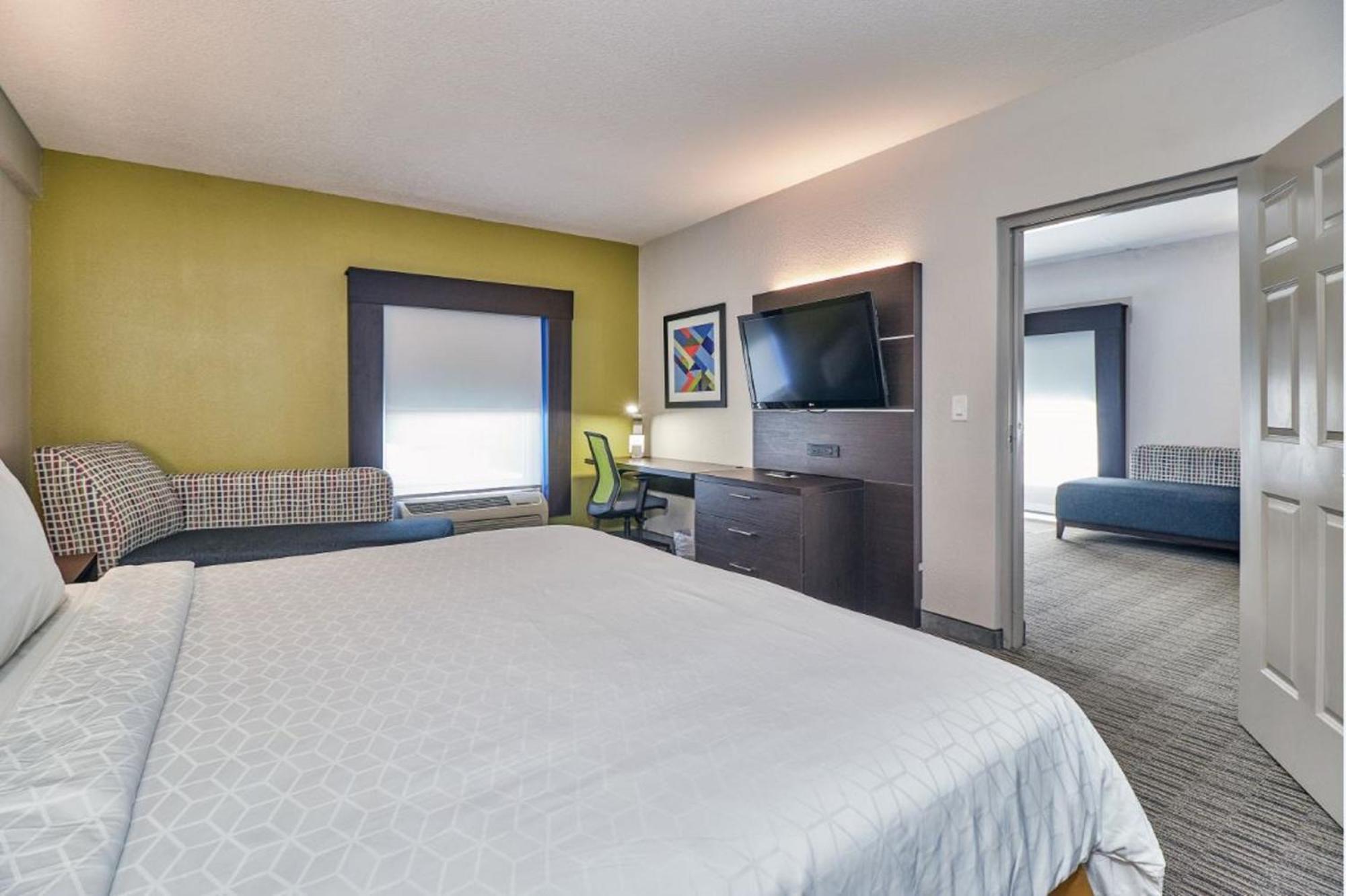 One-Bedroom Suite with Sofa Bed