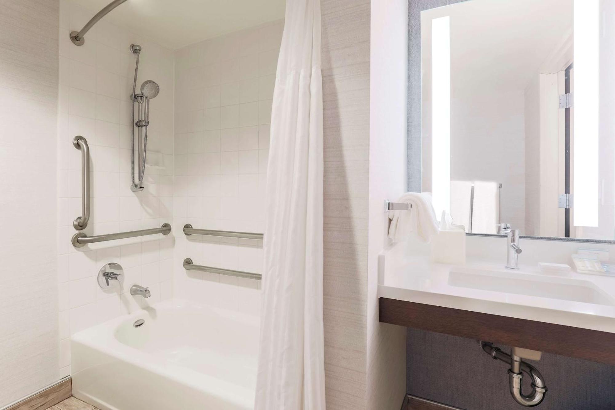 King Room with Tub - Mobility and Hearing Access