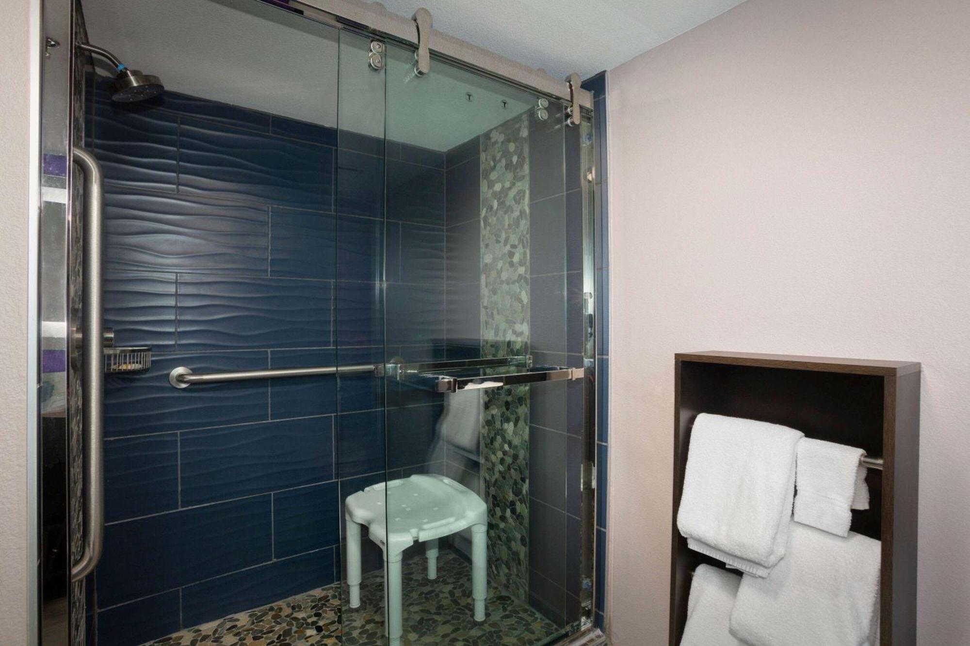 King Studio Suite Mobility Access or Non-Smoking