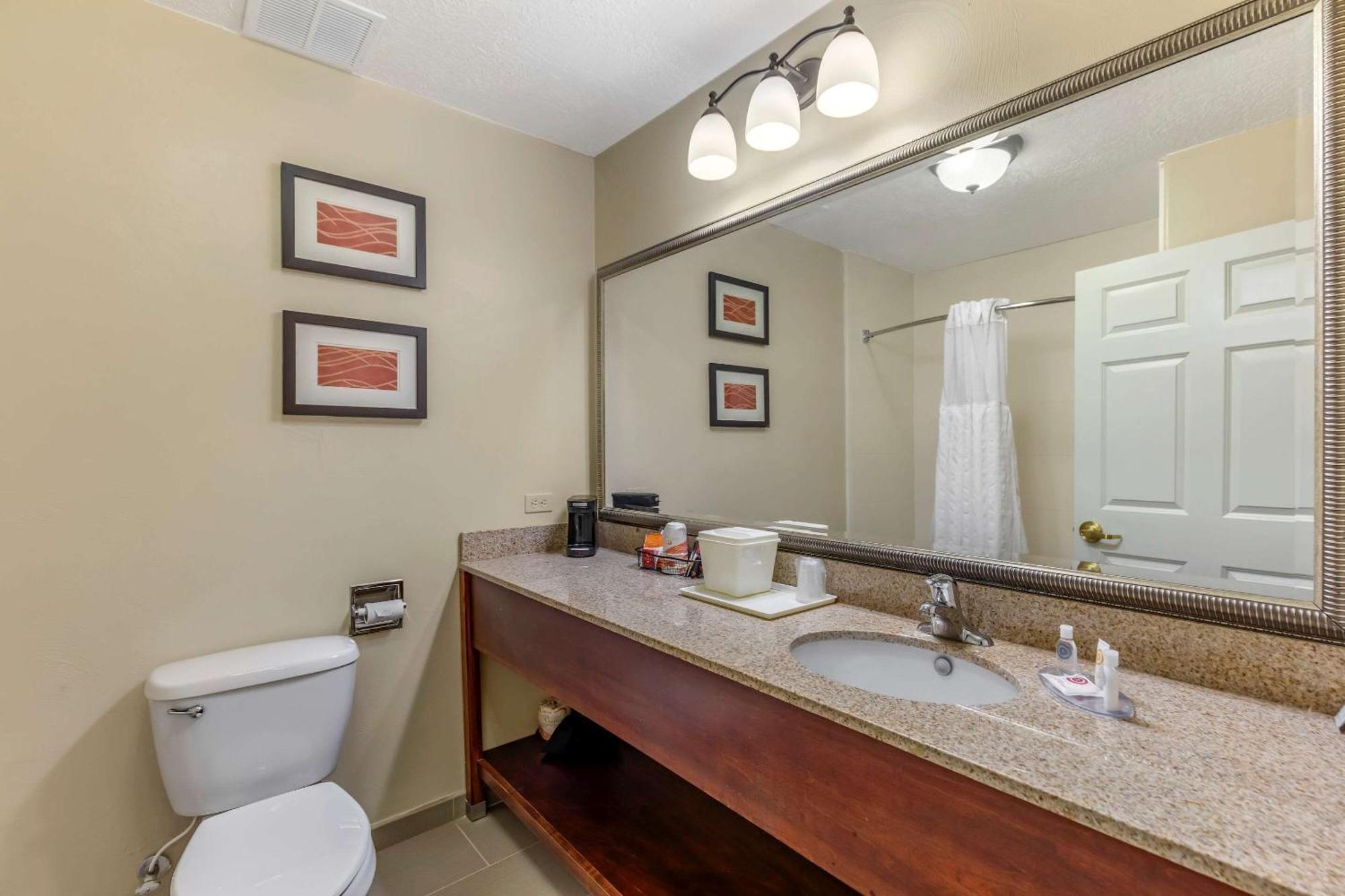 King Room - Accessible/Non-Smoking