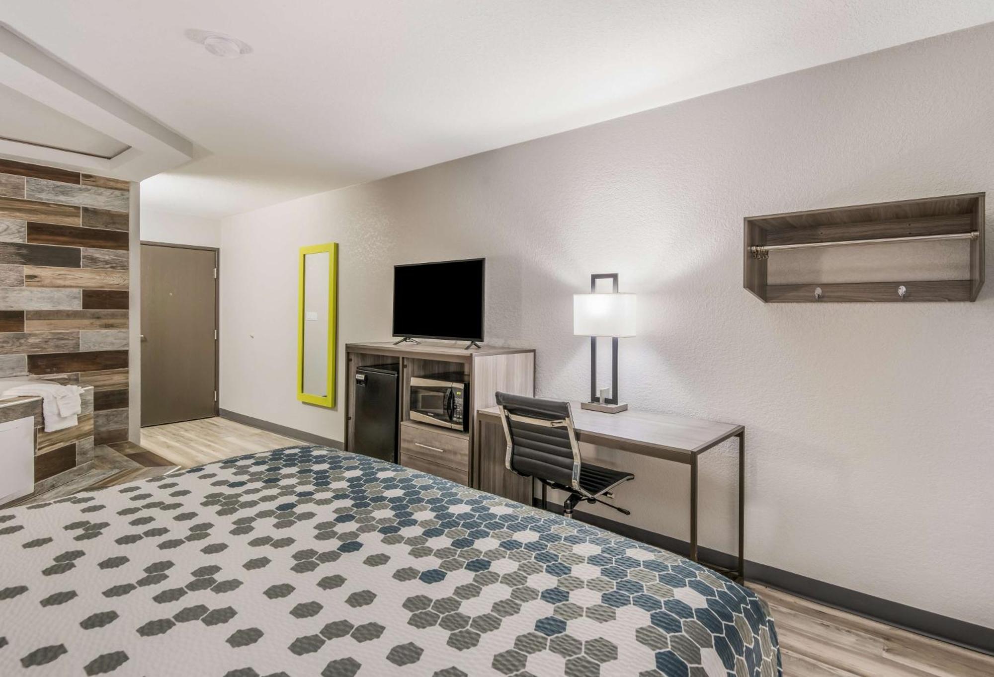 King Room with Spa Bath