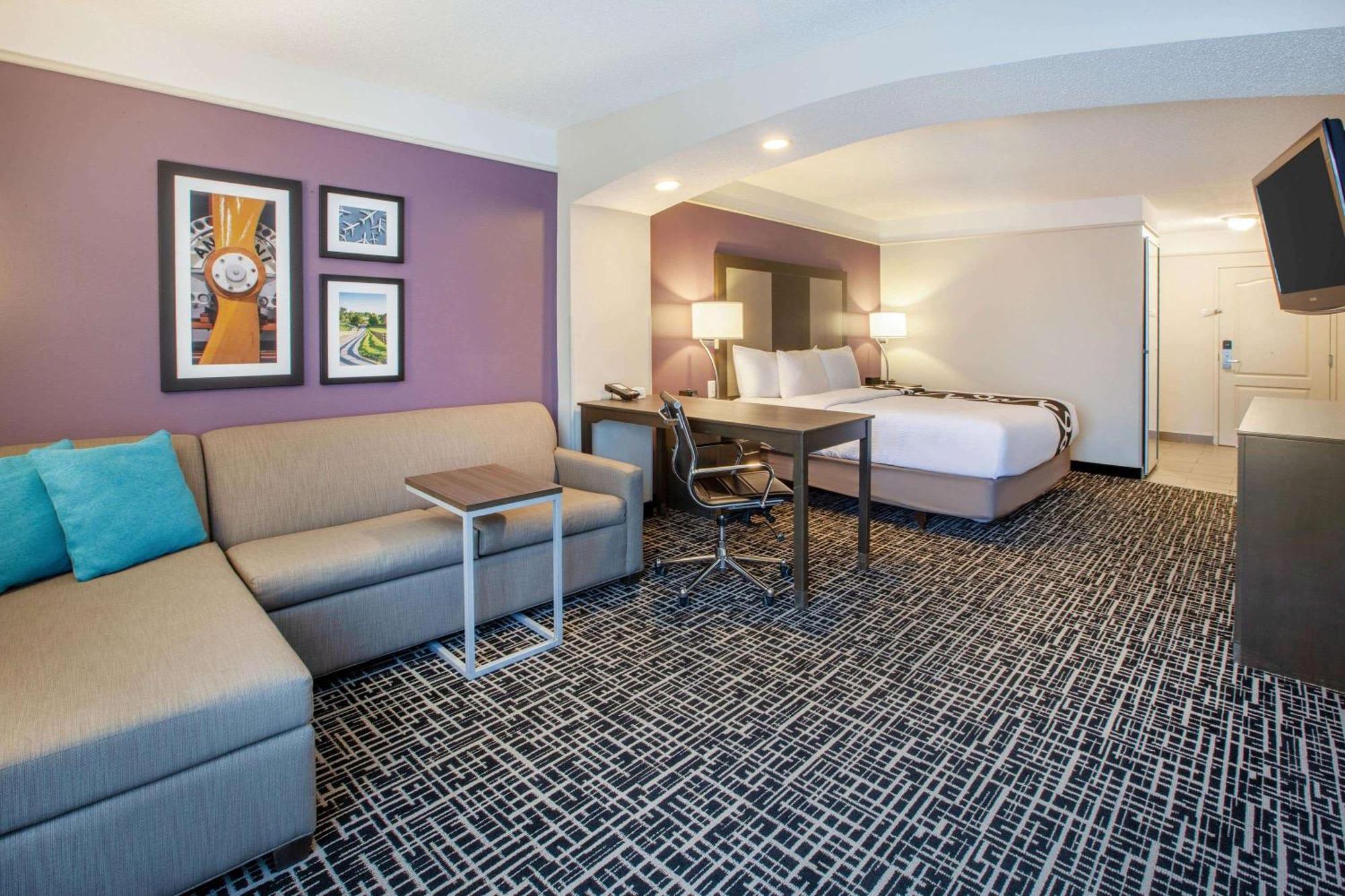 Deluxe King Room,1280581633:JPEG