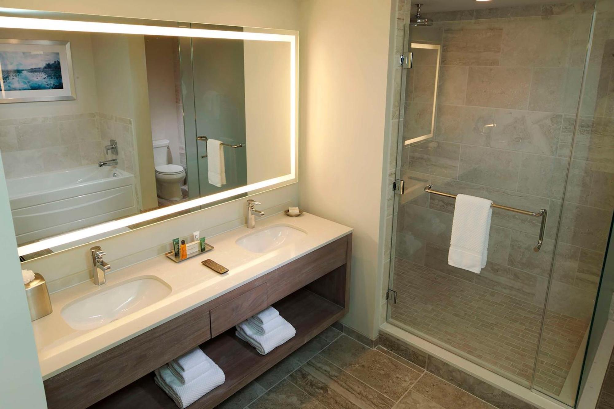 Two-Bedroom Suite One King Bed Two Double Beds Roll Shower Accessible,1280667415:JPEG