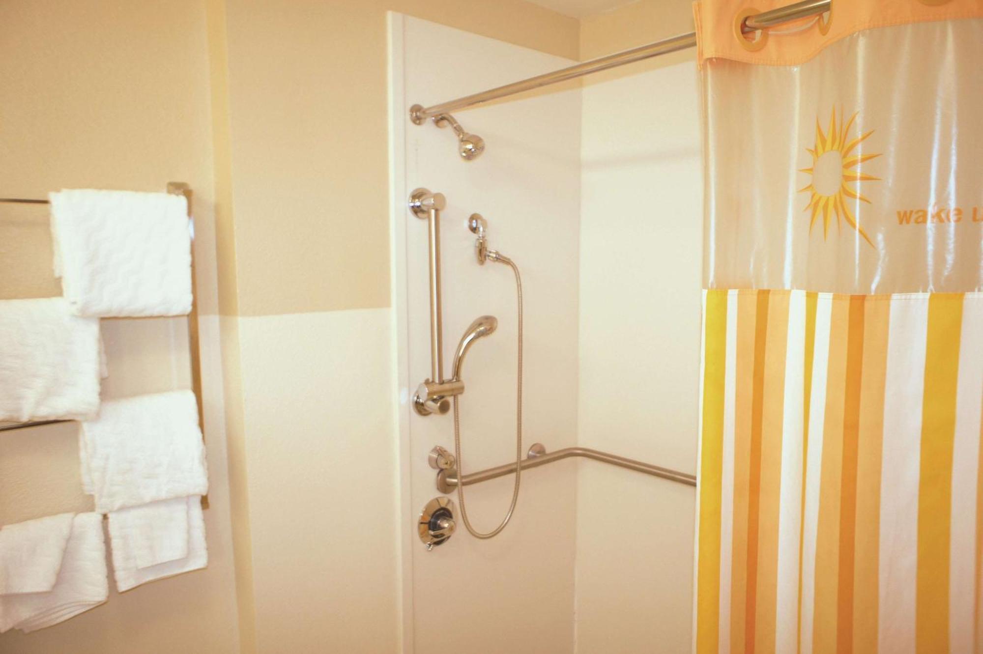 Double Room with Two Double Beds - Disability Access
