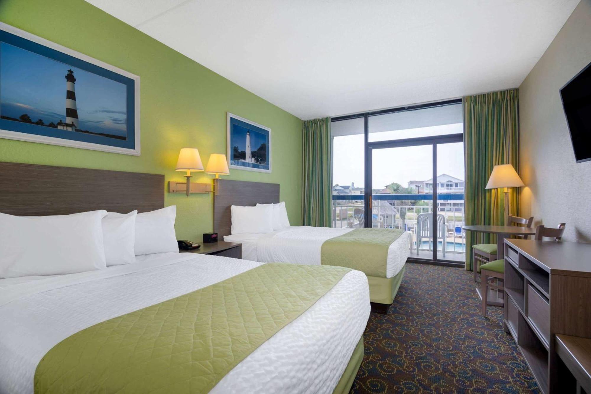 Queen Room Two Queen Beds Pool View on First Floor Pet Friendly or Non-Smoking,1280864386:JPEG