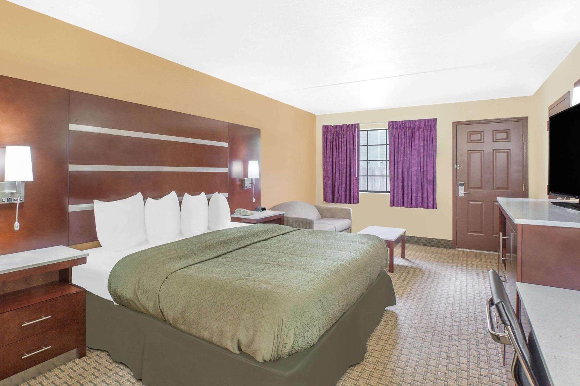 1 King Bed, Suite Non Smoking