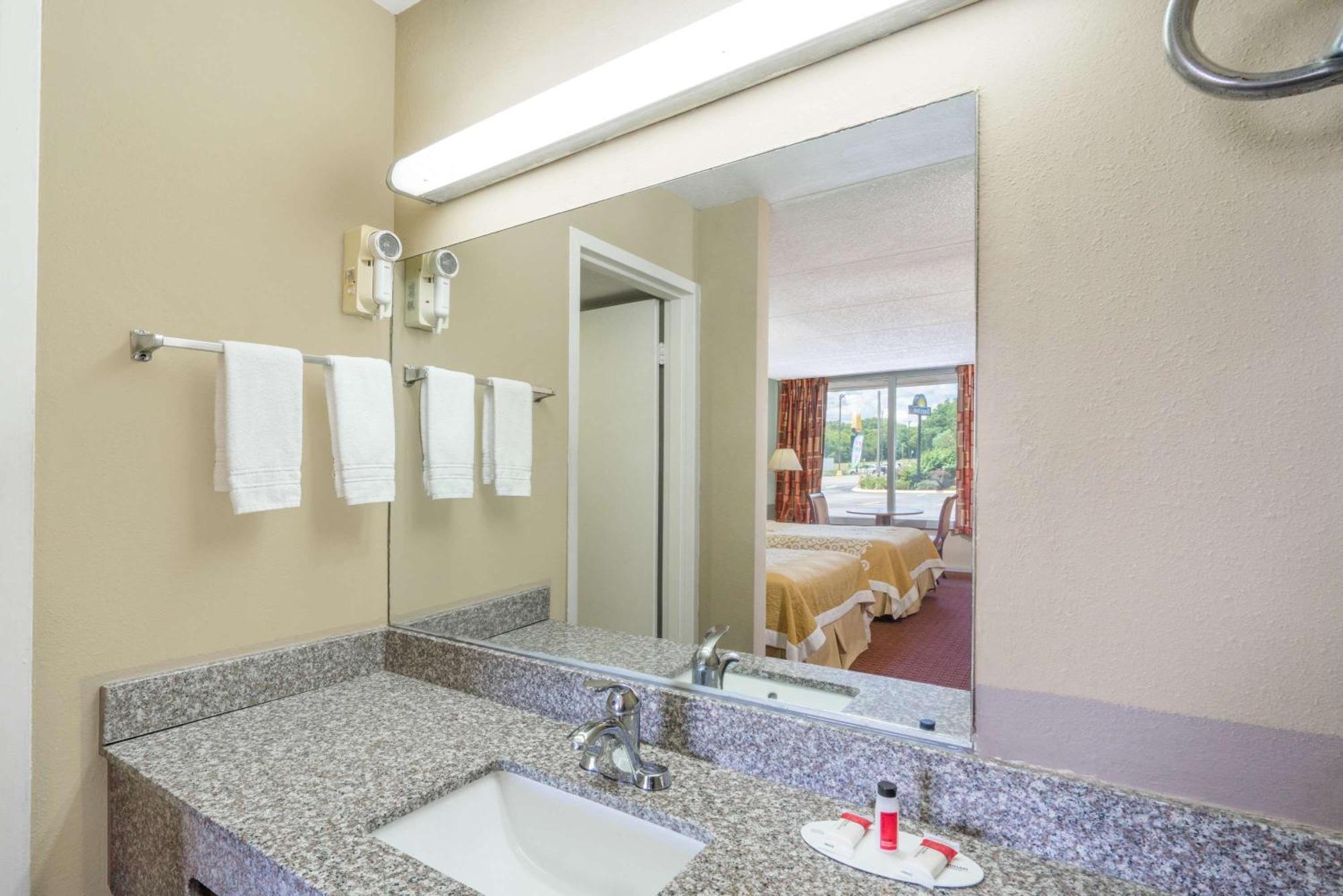 Double Room with Two Double Beds - Smoking