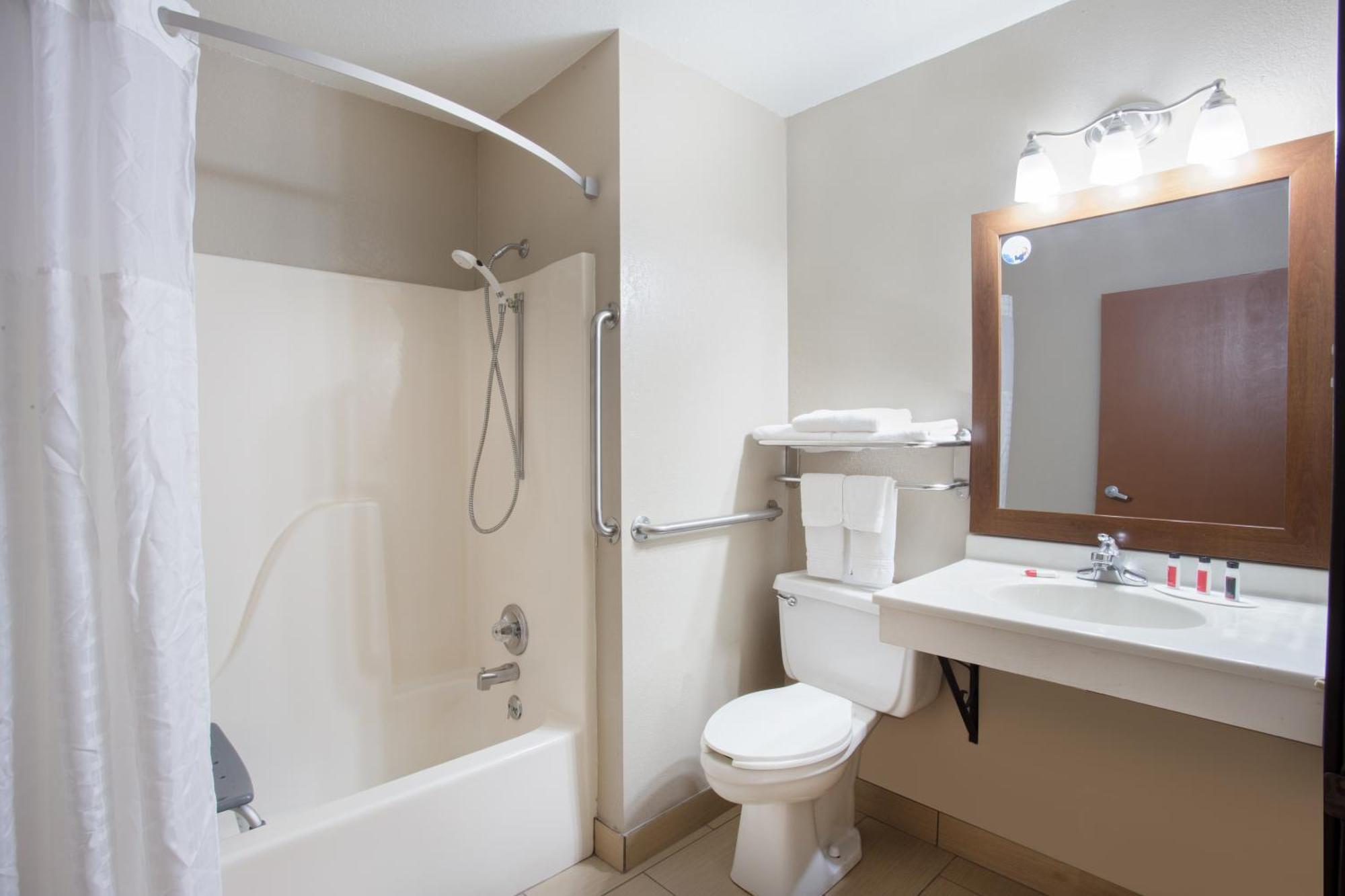 Queen Room - Disability Access/Non-Smoking