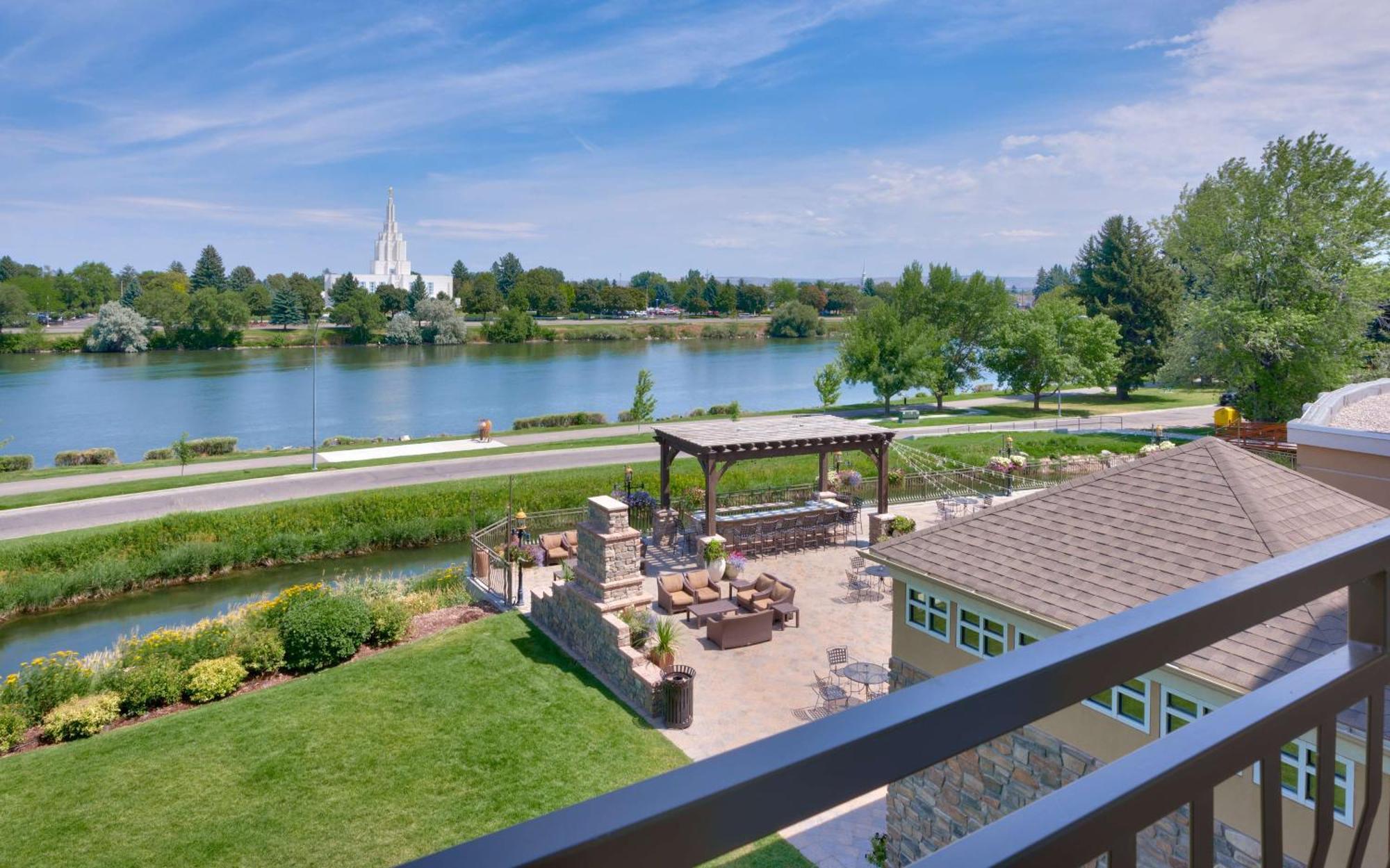 Queen Room with 2 Queen Beds with River View