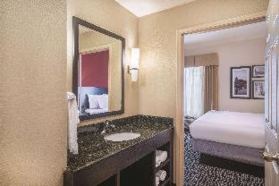 One-Bedroom King Suite - Non-Smoking