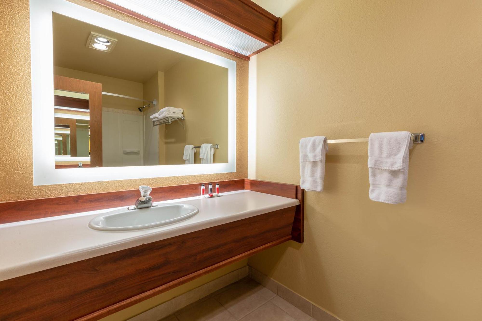 Queen Room Two Queen Beds Pet Friendly or Non-Smoking