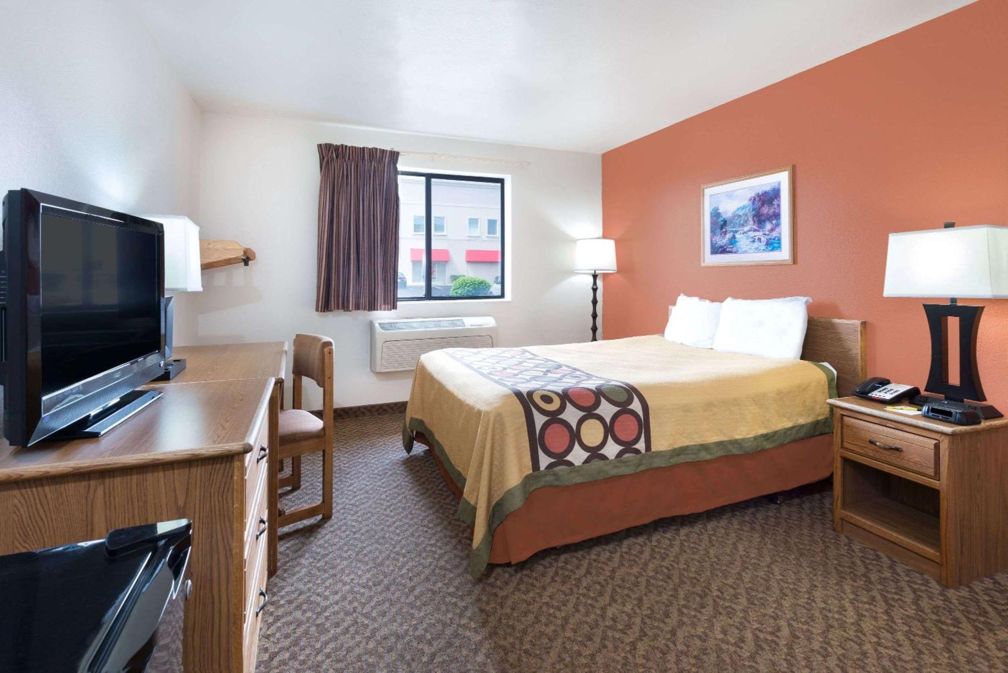 Queen Room - Mobility Access/Non-Smoking
