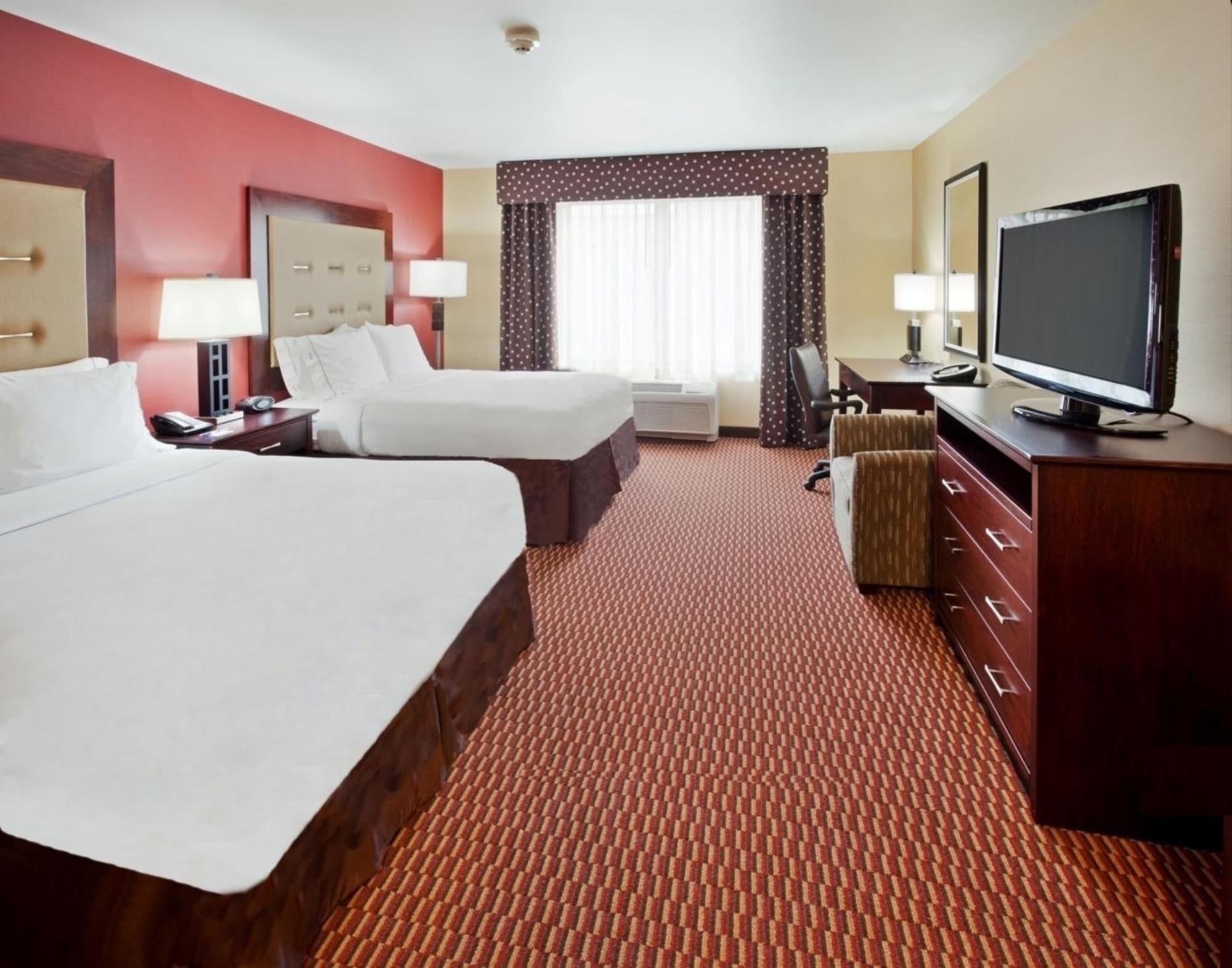 Double Room with Two Double Beds - Hearing Accessible/Non-Smoking