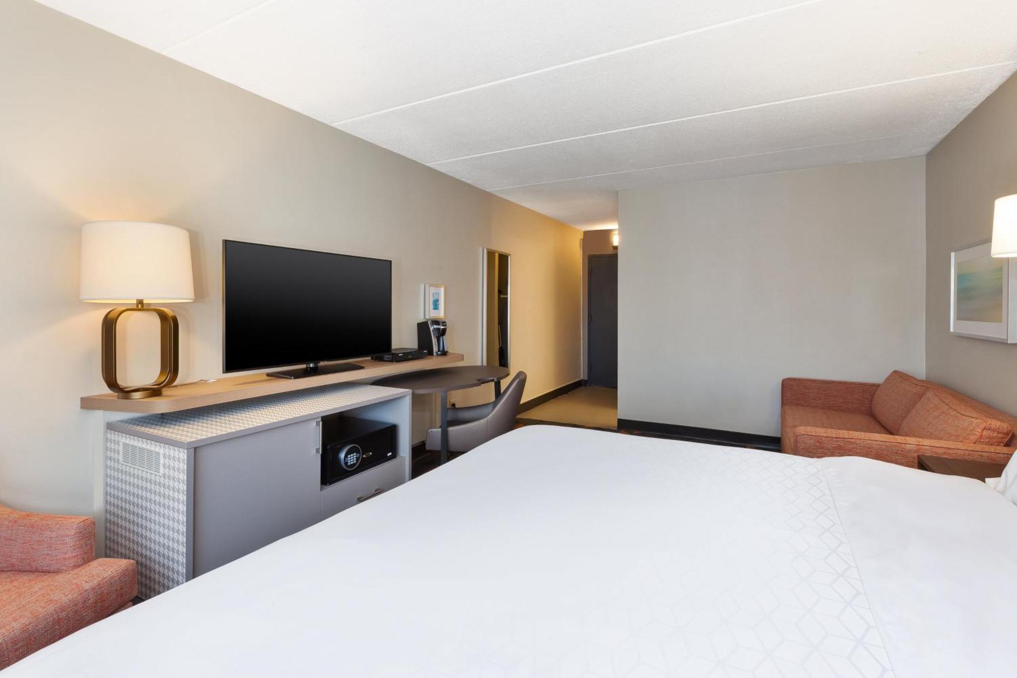 Standard King Room with Garden View