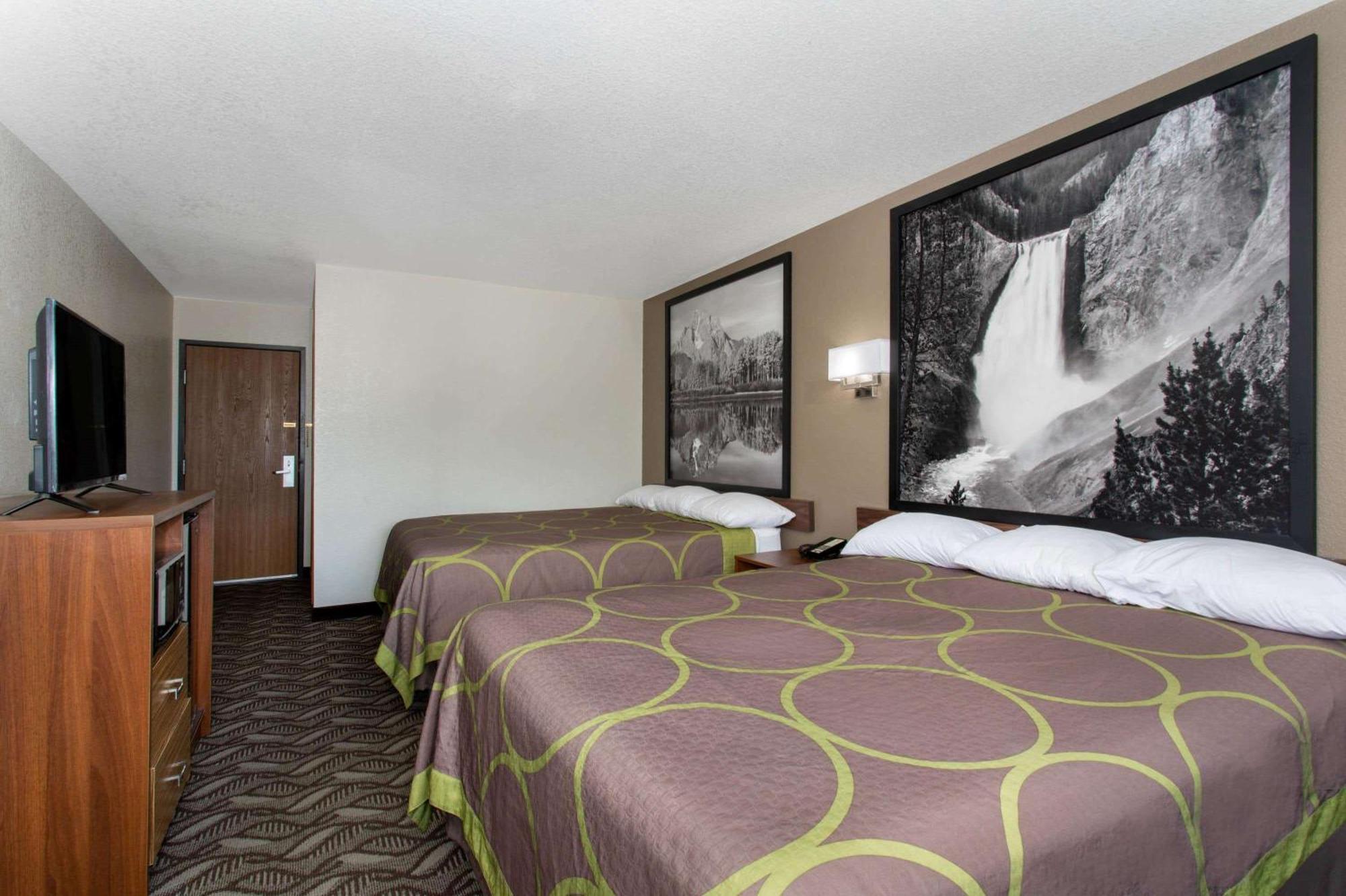 Queen Room with Two Queen Beds - Non-Smoking