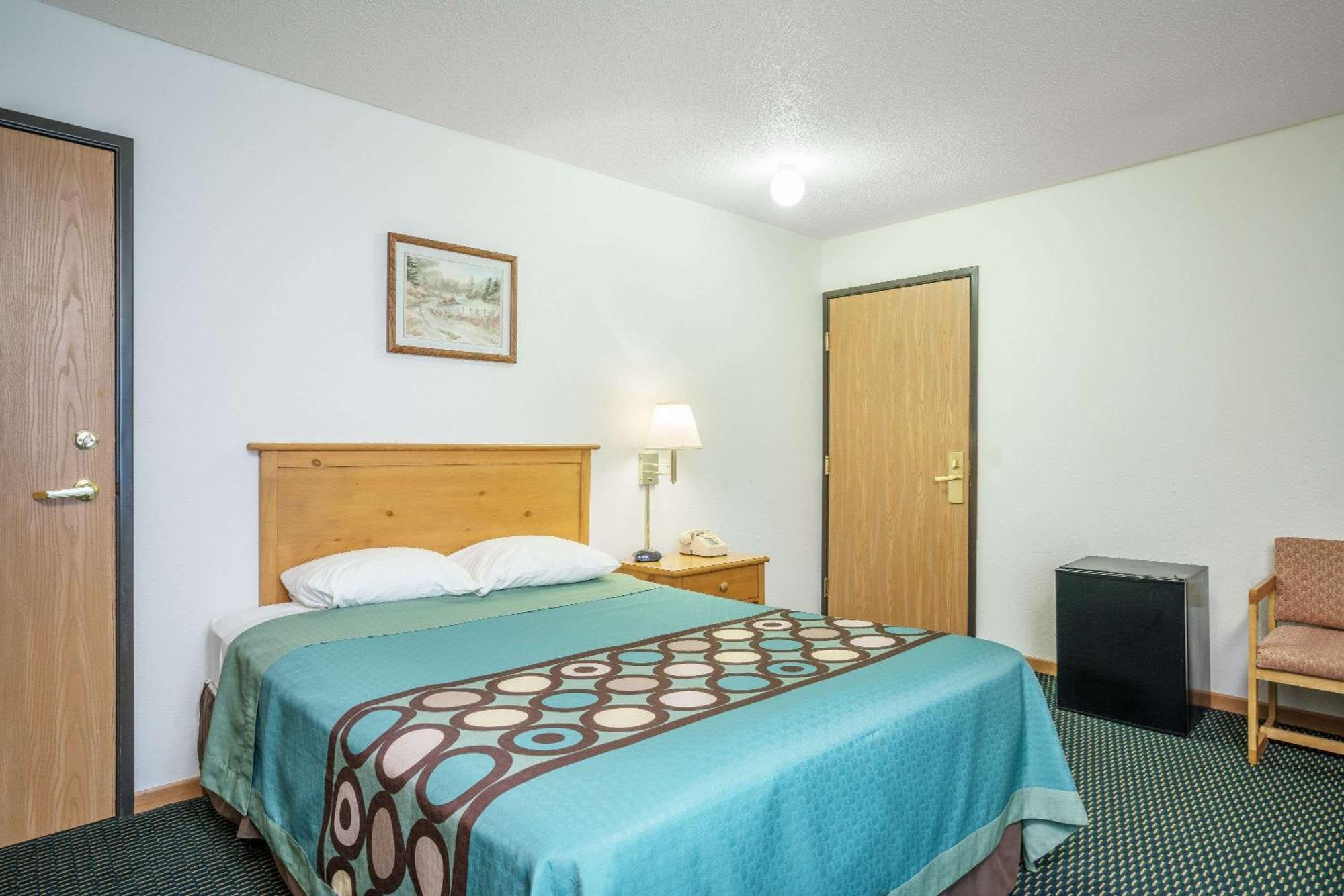Queen Room - Mobility Access/Non-Smoking