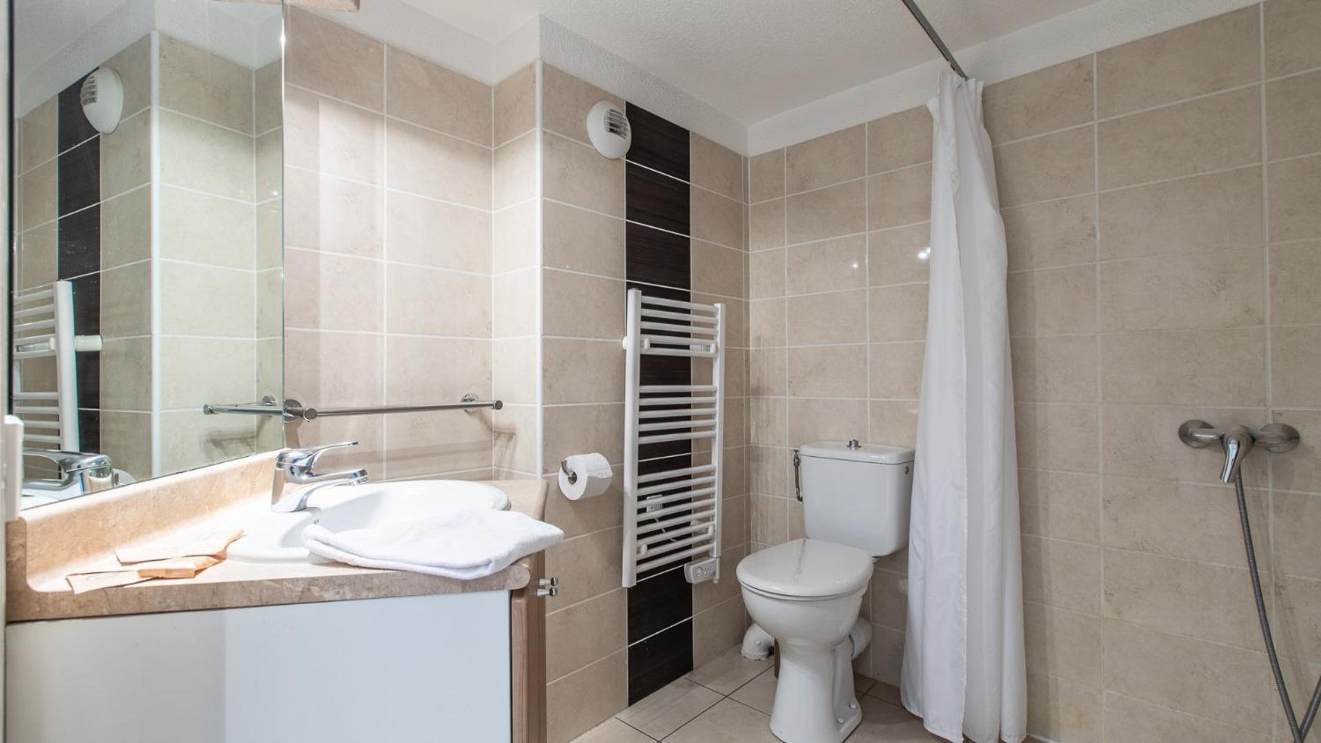 One-Bedroom Apartment,1284831505:JPEG