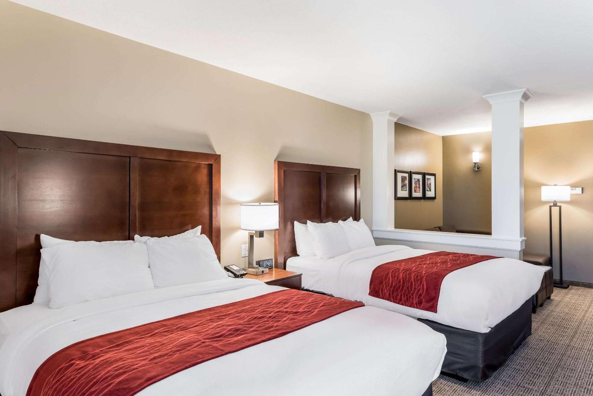Queen Suite with Two Queen Beds and Sofa Bed - Non-Smoking