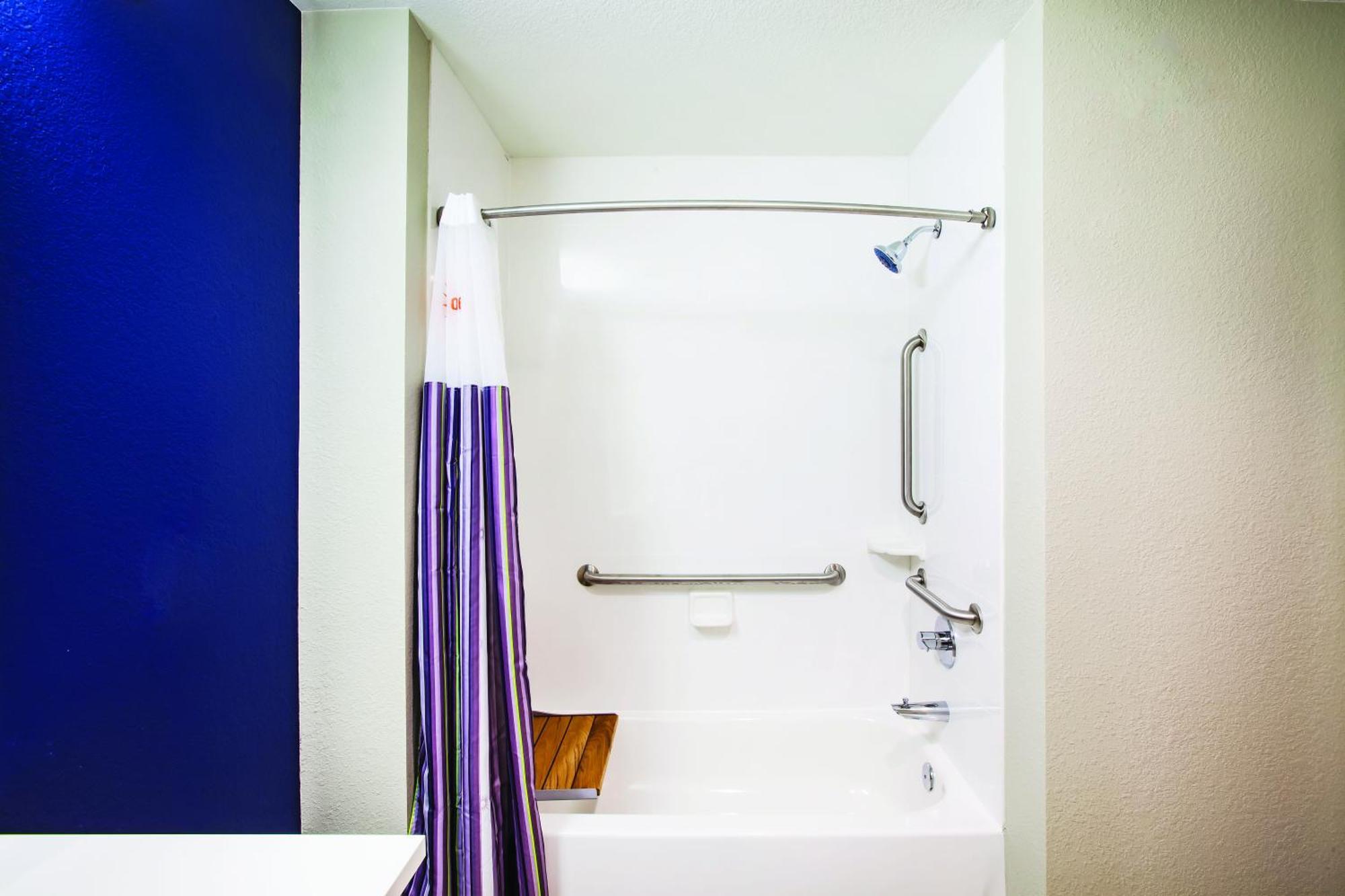 King Room with Mobility/Hearing Impaired Access - Non-Smoking