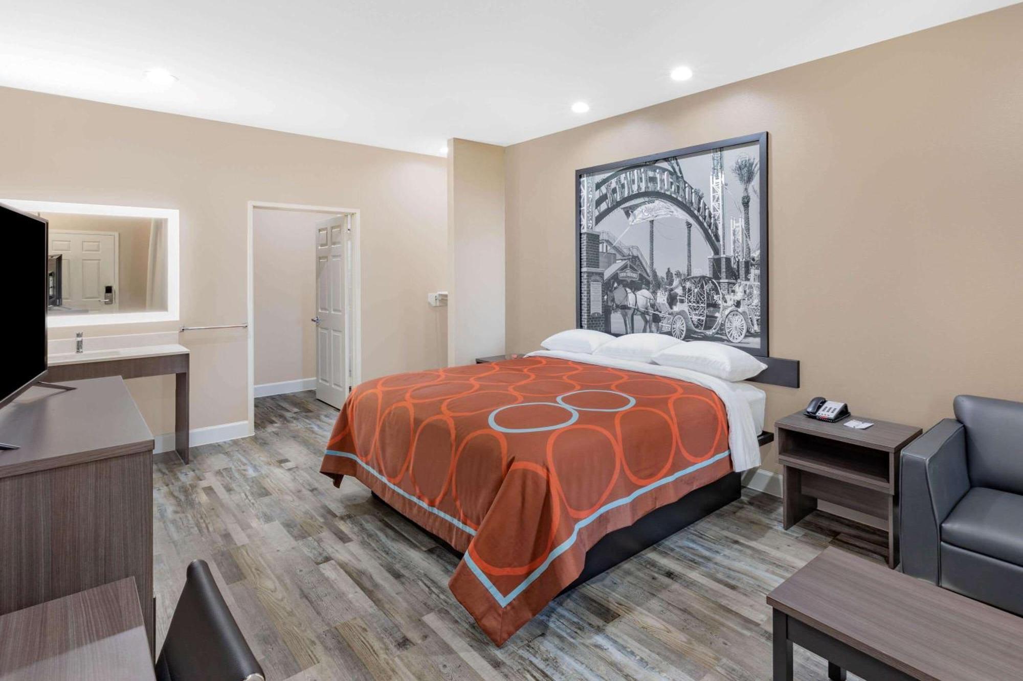 King Room with Mobility/Hearing Impaired Access - Non-Smoking