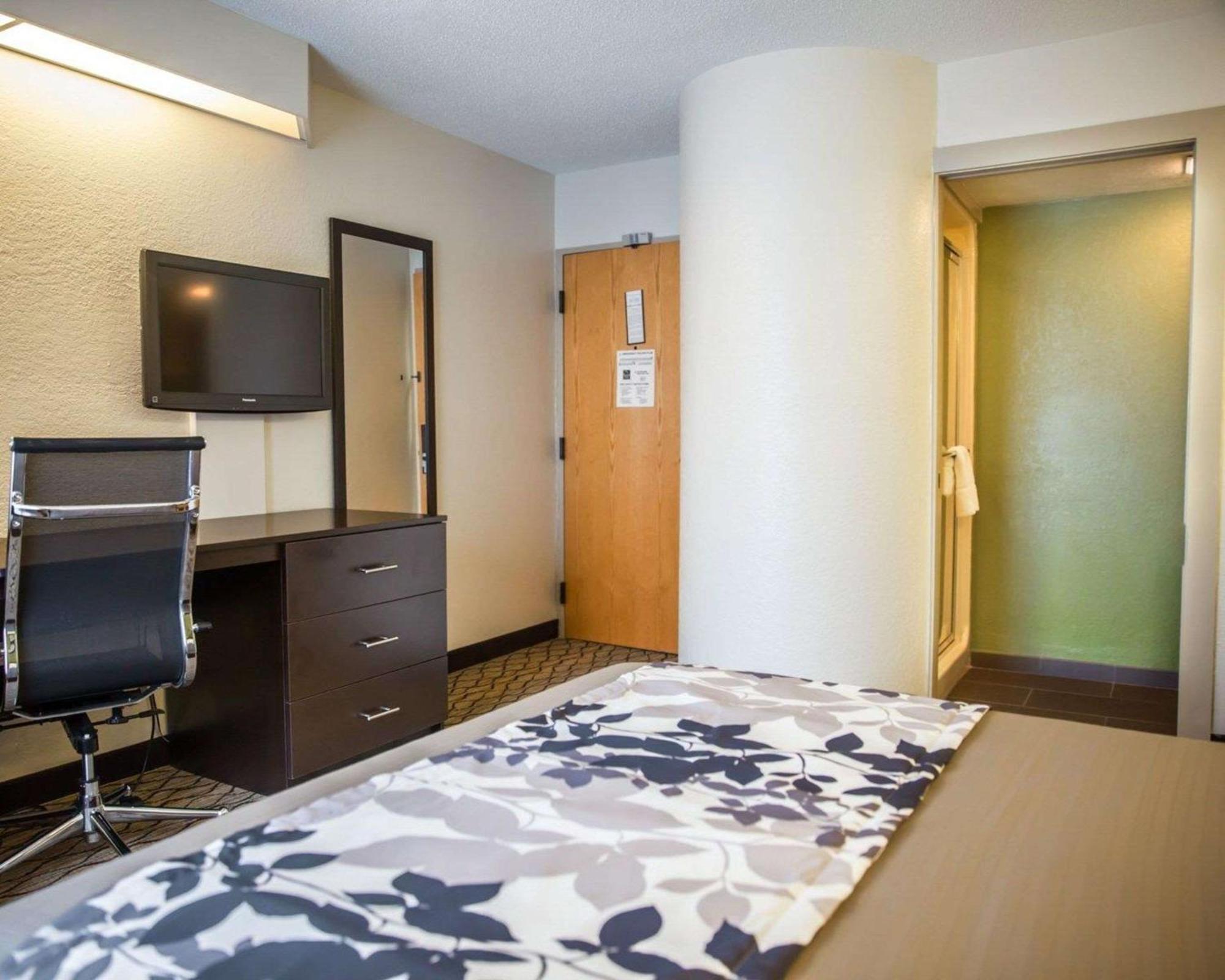 Queen Room - Accessible/Non-Smoking