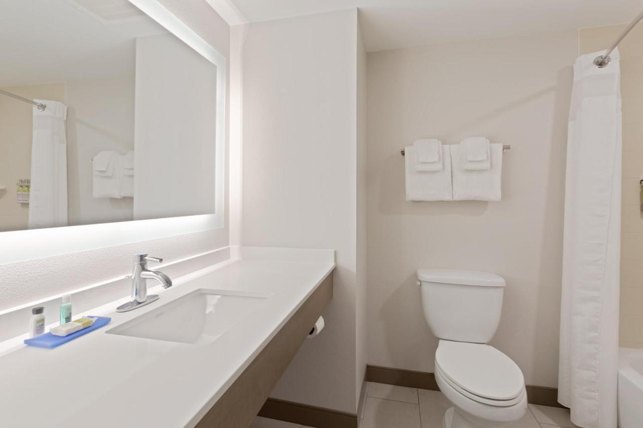 Standard Queen Room Two Queen Beds Bath or Shower