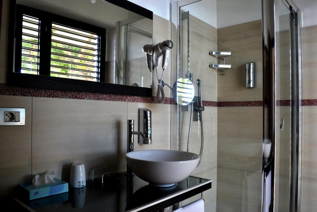 Quarto Quádruplo com Varanda e Vista para o Mar