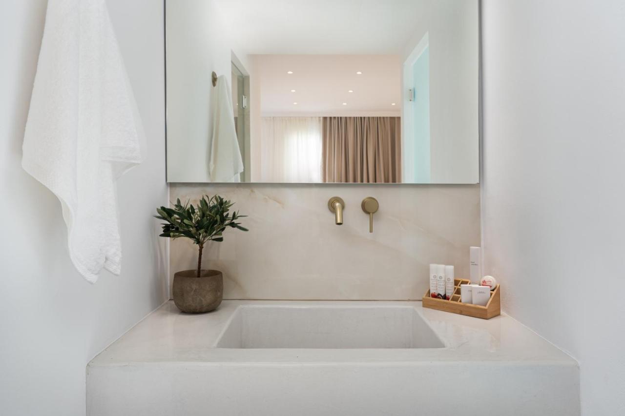 Honeymoon Suite with Sea View Private Heated Pool & Steam Room - B1