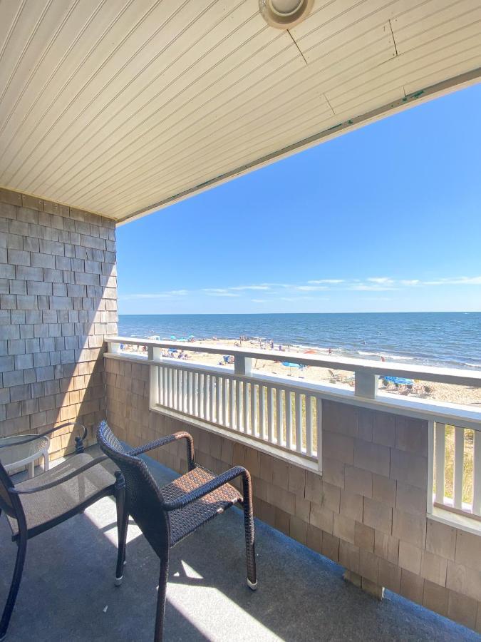 Quadruple Room with 1 Queen, 1 Double, and Oceanfront Room #33