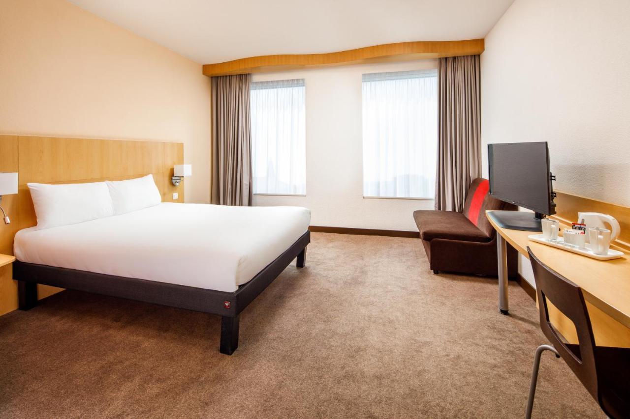 Family Room with 1 Double Bed +  1 Child Bed