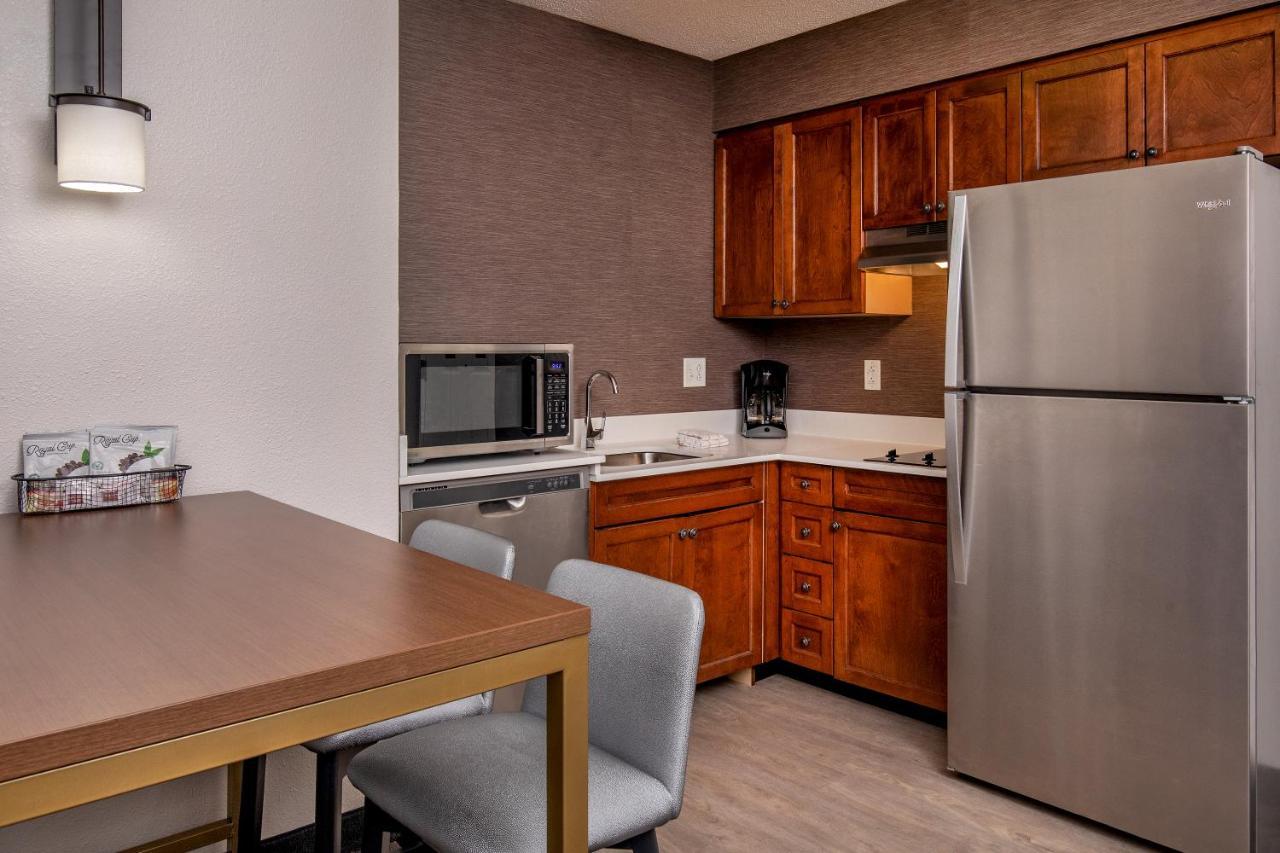 Two-Bedroom Suite with 3 Queen beds, 1 Sofa Bed, Full Kitchen, Living Space
