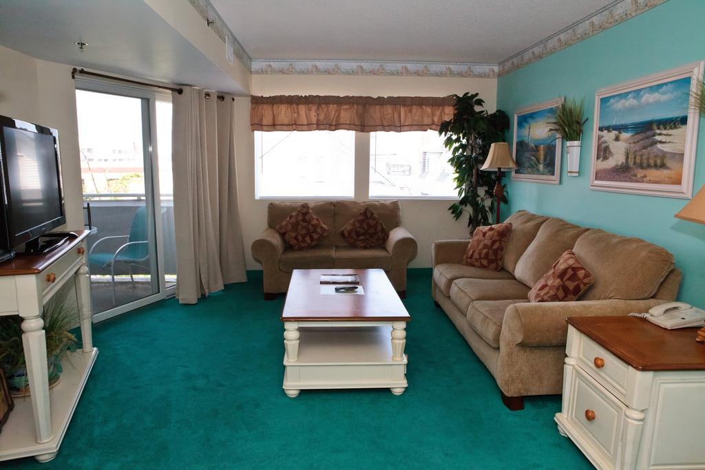 Deluxe Queen Suite