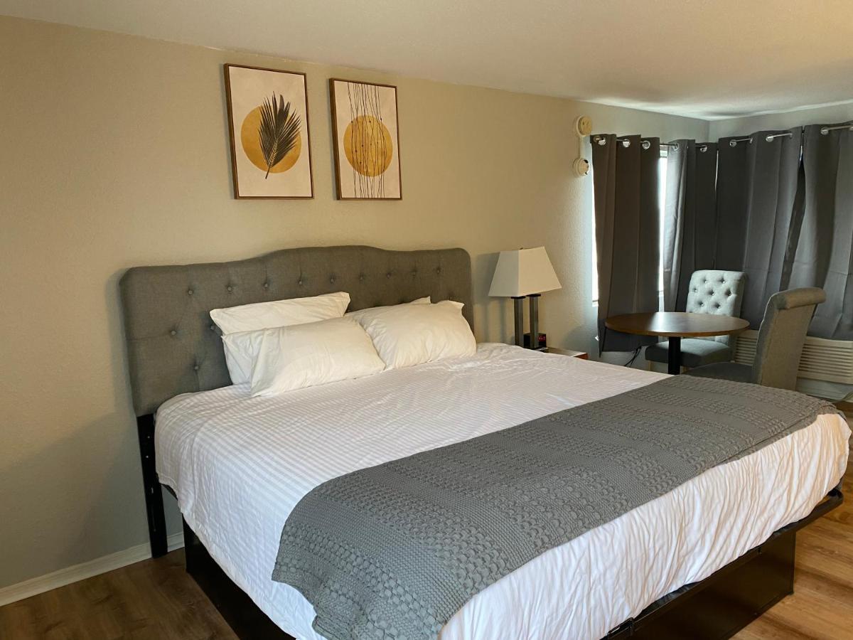 King Room (2nd floor)