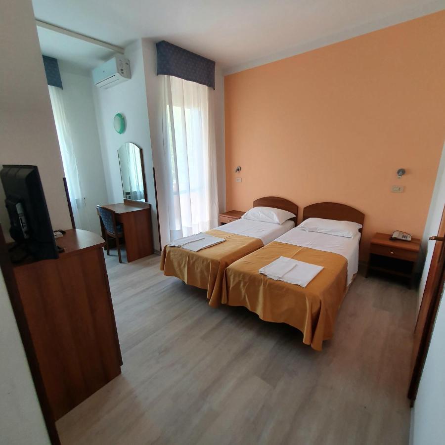 Camera Doppia con Letti Singoli