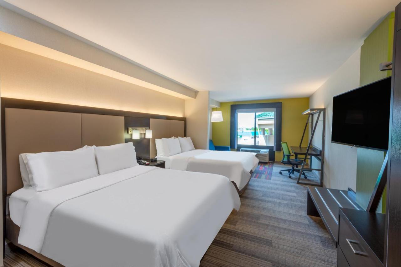 Queen Suite with Two Queen Beds
