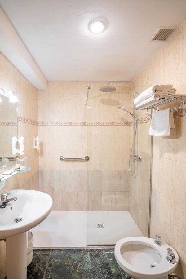 Double Room,1477201411:JPEG