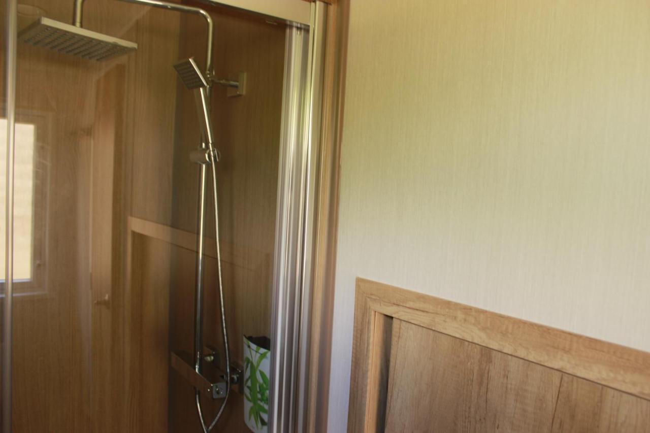 Deluxe Double Room (2 Adults + 1 Child)