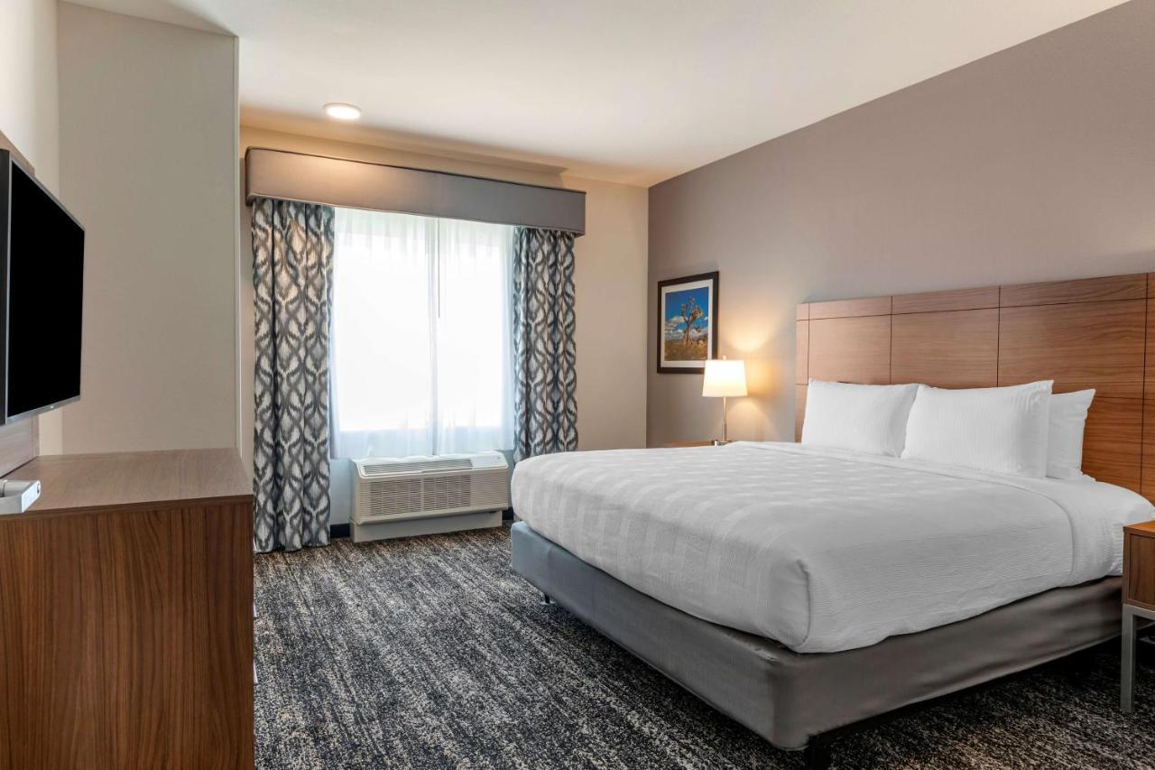 Two-Bedrooms King Suite