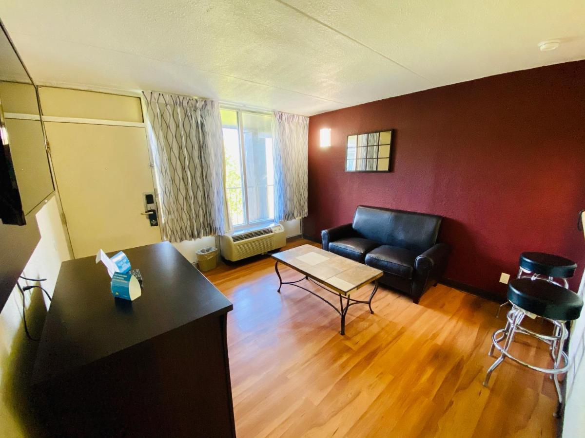 King Studio Suite - Non-Smoking