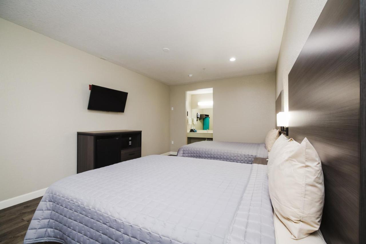 Double Queen Room with Two Queen Beds - Non-Smoking