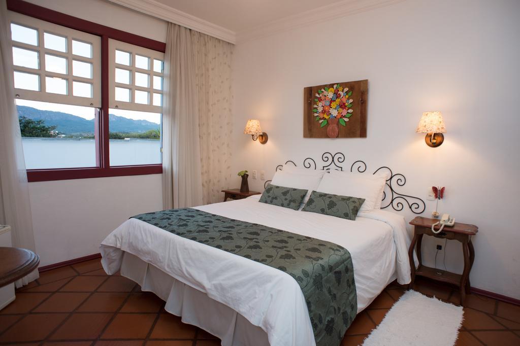 Quarto Duplo Deluxe (Ar-condicionado, Cama King-size e Vista)