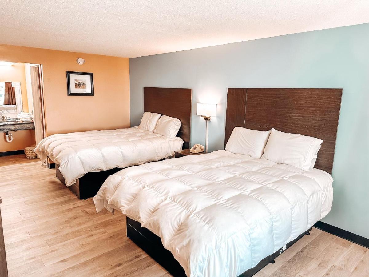 Queen Room Two Queen Beds